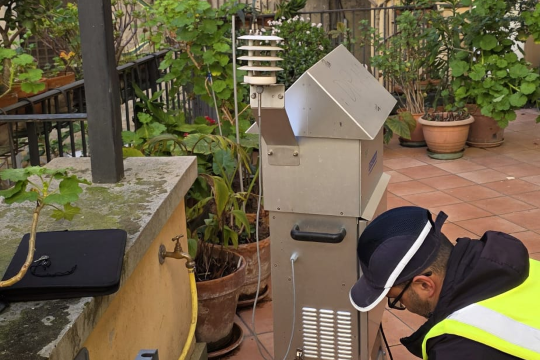 Incendio teatro Sannazaro a Napoli, in corso gli accertamenti dell’Arpac