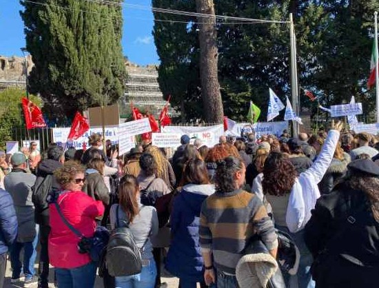 Le guide turistiche di Pompei nel frullatore del mordi e fuggi
