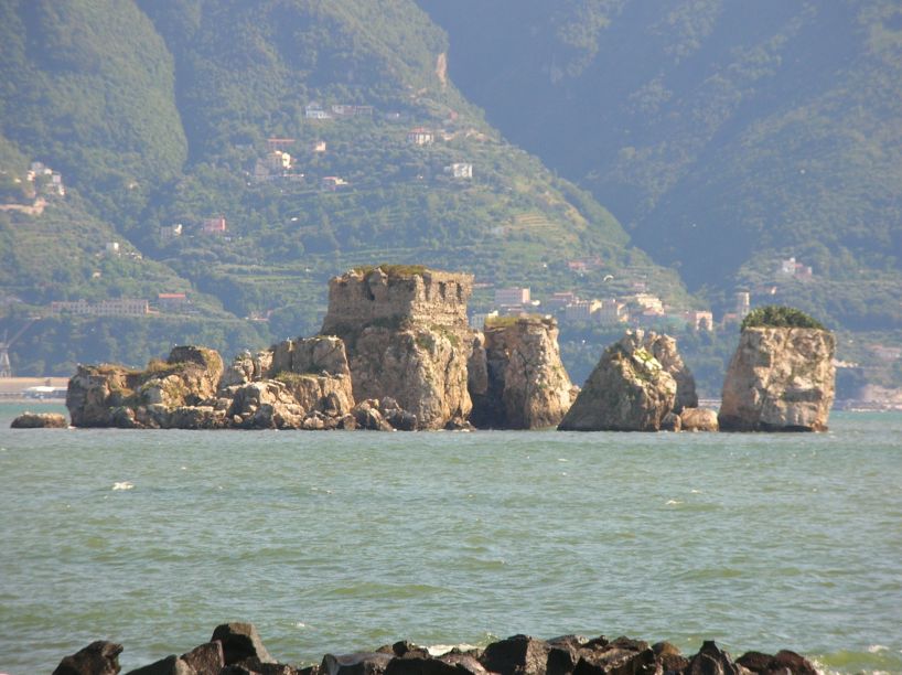 Lo Scoglio di Rovigliano da Petra Herculis a Torre vicereale