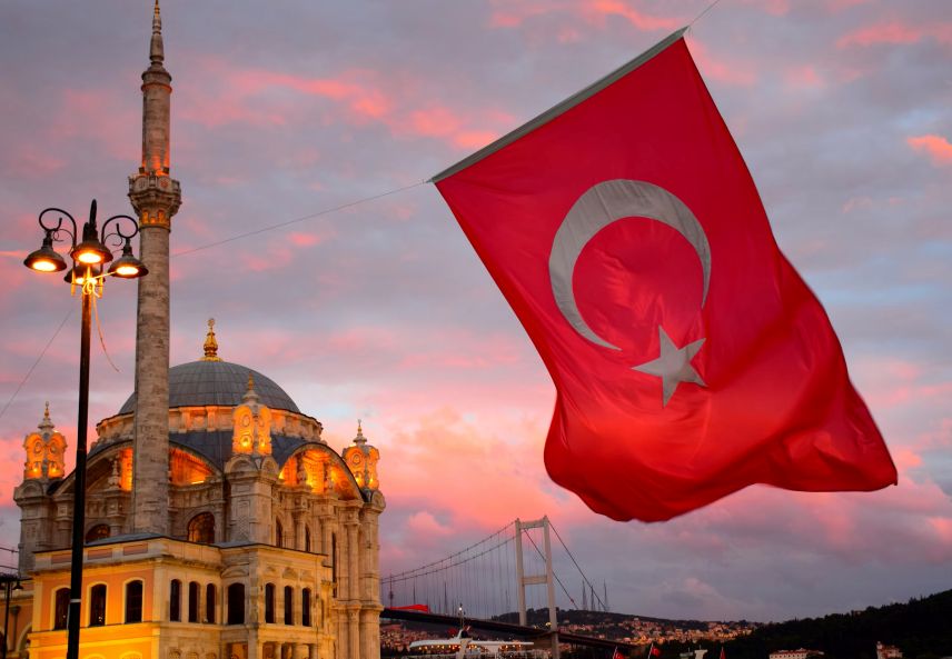 Istanbul, viaggio nella città che non sta mai da una parte sola